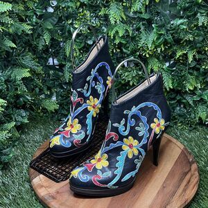 SCARLET Bootie Women 40 US 9 Black Hand Made Embroidered Floral Ankle Shoes 1980